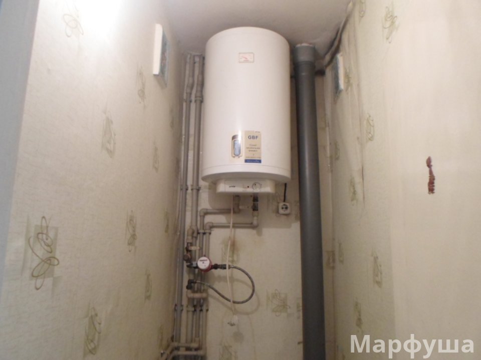 Сдам дёшево за 20т.р.+ ком. услуги на востоке Луганска выше Далевского университета 2 комн. кв., кв. Левченко д.13.