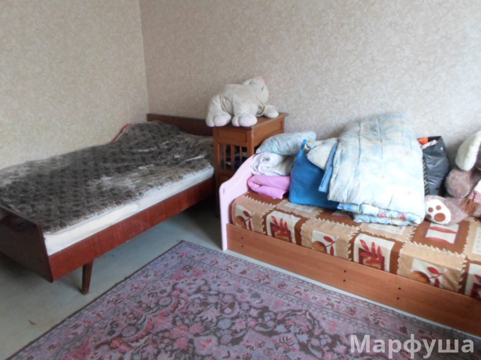 Сдам дёшево за 20т.р.+ ком. услуги на востоке Луганска выше Далевского университета 2 комн. кв., кв. Левченко д.13.