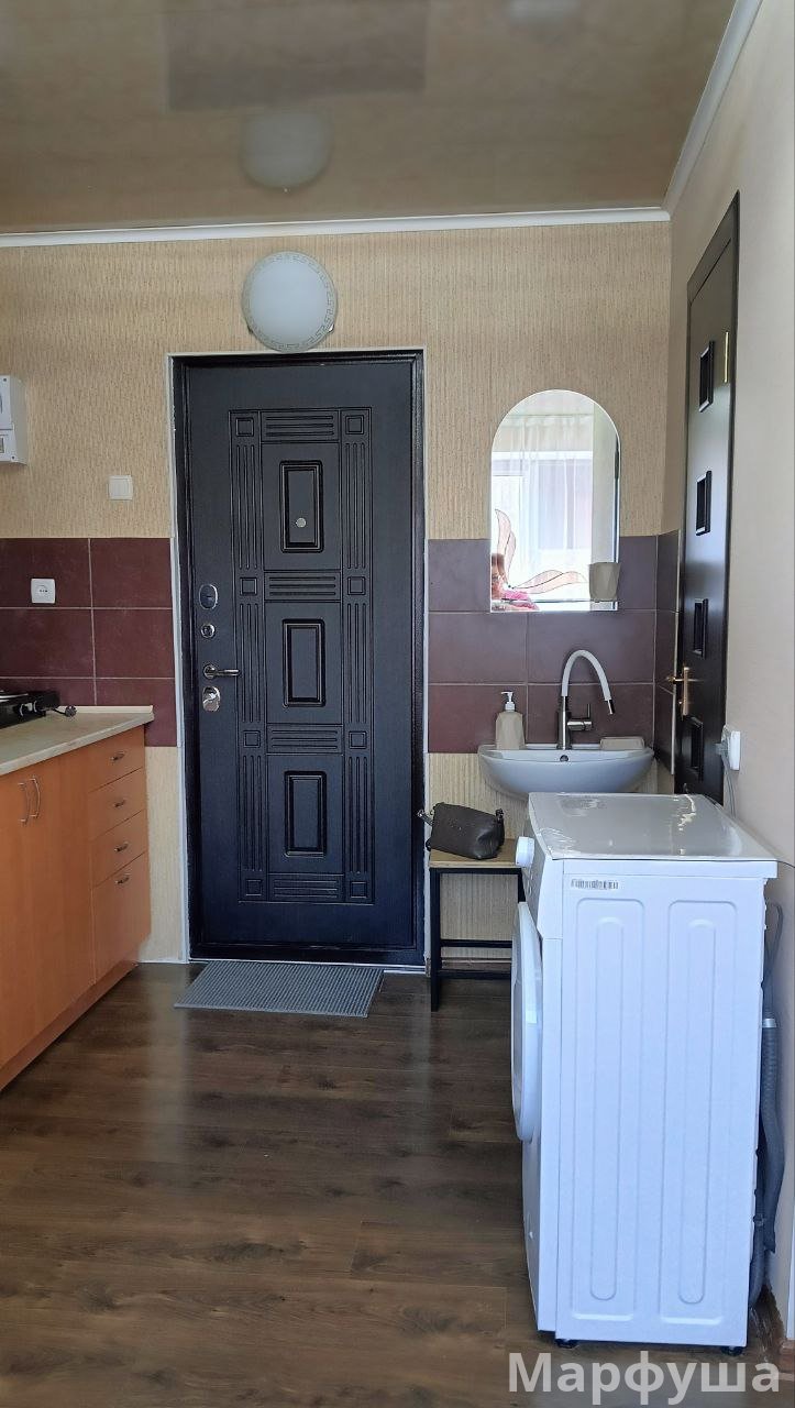 От хозяина!!! Сдам небольшую квартиру , удобное расположение на кв. Жукова, прямо напротив университета им. Даля, в доме  где находится  Sushimi.