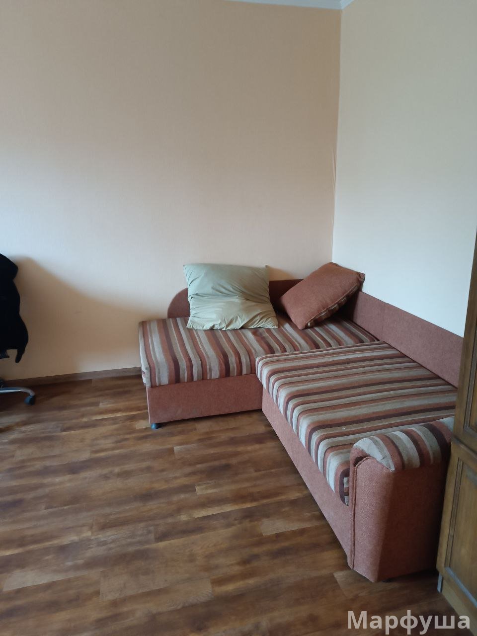 Сдам с отличным ремонтом 1 ком. квартиру пос. Юбилейный остановка близко с быт.техникой